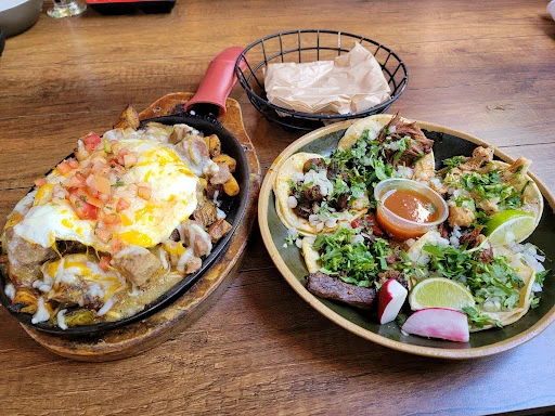 Los Reyes Restaurante Y Cantina